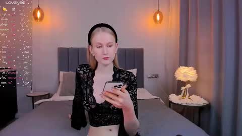 Mia online show from February 15, 2025, 7:39 pm