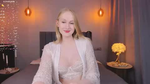 Mia online show from March 6, 2025, 8:27 pm
