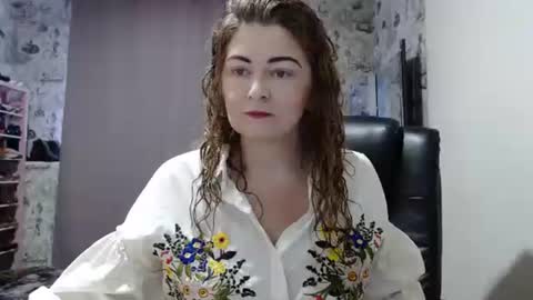 Snapshot of blondmilfs chatting on January 19, 2025, 8:18 am BlondMILfs online show from January 19, 2025, 8:18 am