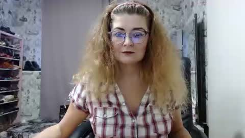 Snapshot of blondmilfs chatting on January 28, 2025, 1:05 pm BlondMILfs online show from January 28, 2025, 1:05 pm