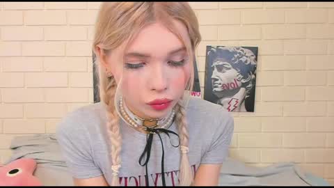 blondy_fina online show from October 19, 2025, 4:46 am