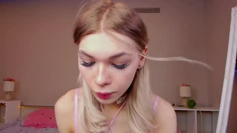 blondy_fina online show from May 6, 2026, 10:09 am