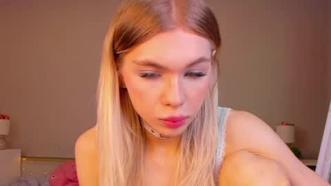 blondy_fina online show from May 15, 2026, 5:14 am