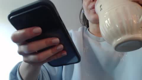 blondyelena online show from May 4, 2026, 5:47 am