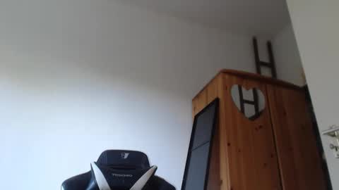 blondyelena online show from May 5, 2026, 6:10 am