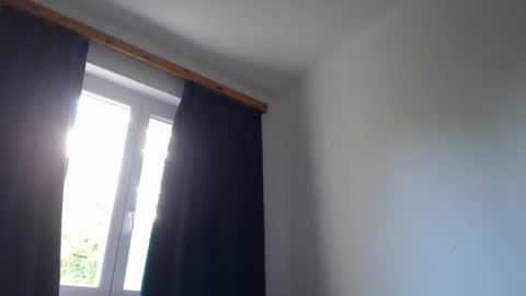 blondyelena online show from June 15, 2026, 5:42 am