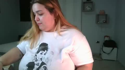 Snapshot of blondyliciousx chatting on December 6, 2024, 2:57 am katartistic name online show from December 6, 2024, 2:57 am