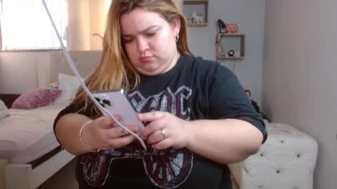 Snapshot of blondyliciousx chatting on December 11, 2024, 8:39 pm katartistic name online show from December 11, 2024, 8:39 pm