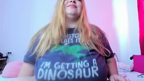 Snapshot of blondyliciousx chatting on February 26, 2025, 7:38 pm katartistic name online show from February 26, 2025, 7:38 pm