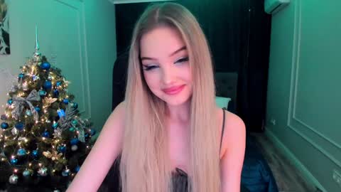 Sophia online show from December 12, 2024, 3:27 pm