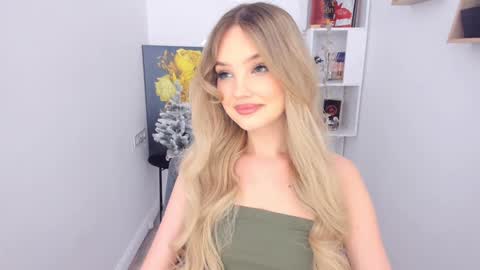 Sophia online show from December 13, 2024, 2:49 pm