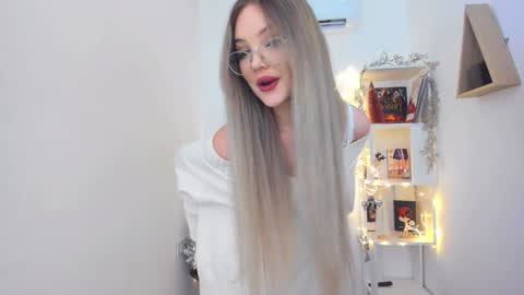 Sophia online show from December 25, 2024, 2:23 pm