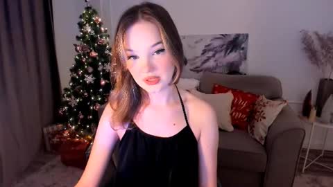 Sophia online show from December 17, 2025, 7:53 pm