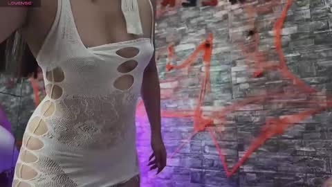 santiylola online show from October 21, 2025, 2:12 am