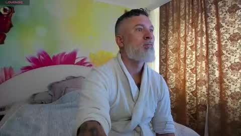 Nico online show from December 17, 2025, 8:42 am