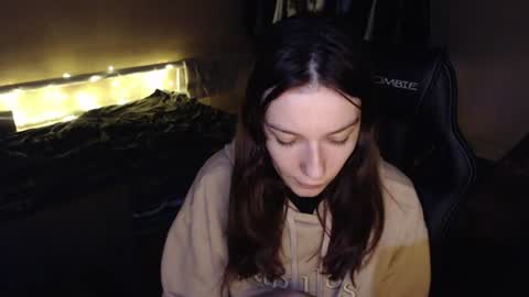 blue__velvet_ online show from June 16, 2026, 7:16 pm