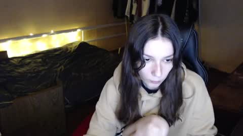blue__velvet_ online show from June 17, 2026, 8:21 pm