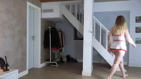 Snapshot of blue_angel_sweet chatting on October 8, 2025, 4:21 am blue_angel_sweet online show from October 8, 2025, 4:21 am