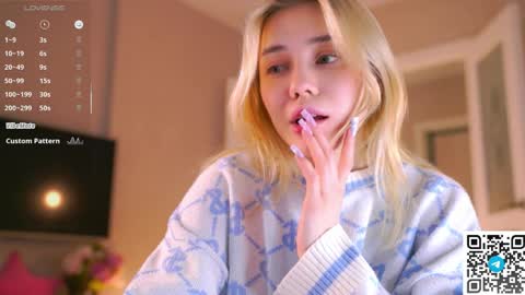 Snapshot of blue_bow chatting on April 1, 2026, 1:41 pm Adeline online show from April 1, 2026, 1:41 pm