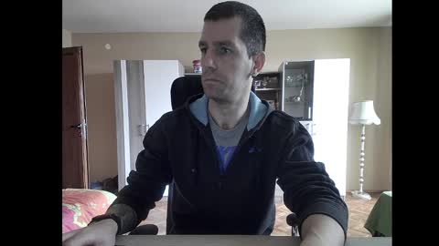 Snapshot of blue_eyed_wolf chatting on January 15, 2025, 8:09 am Runaway online show from January 15, 2025, 8:09 am