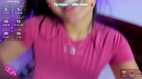 Snapshot of blue_petite chatting on October 7, 2025, 6:27 pm Linda online show from October 7, 2025, 6:27 pm