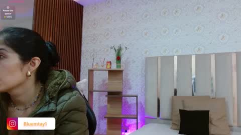 blue_tay1 online show from November 6, 2025, 12:06 pm