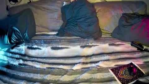 Snapshot of blue_w0rld chatting on February 26, 2026, 4:50 pm SONNYVAN online show from February 26, 2026, 4:50 pm