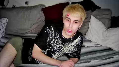 Snapshot of blue_w0rld chatting on March 10, 2026, 3:50 pm SONNYVAN online show from March 10, 2026, 3:50 pm