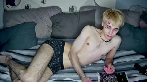 Snapshot of blue_w0rld chatting on March 17, 2026, 3:04 pm SONNYVAN online show from March 17, 2026, 3:04 pm