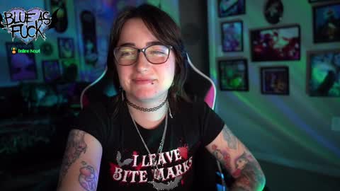 Snapshot of blueasfuck chatting on December 16, 2024, 1:42 am Blue online show from December 16, 2024, 1:42 am