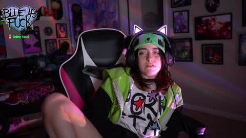 Snapshot of blueasfuck chatting on December 31, 2024, 5:22 am Blue online show from December 31, 2024, 5:22 am