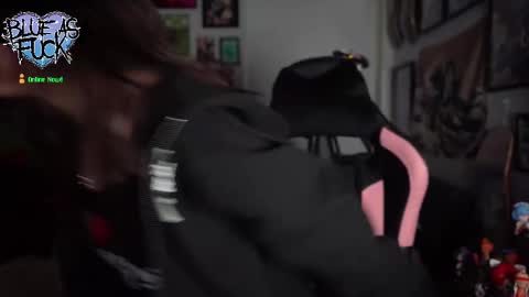 Snapshot of blueasfuck chatting on October 8, 2025, 1:47 am Blue online show from October 8, 2025, 1:47 am