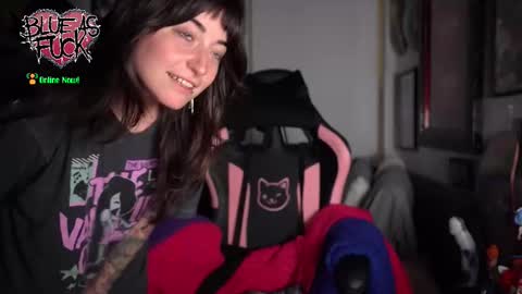 Snapshot of blueasfuck chatting on October 18, 2025, 2:25 am Blue online show from October 18, 2025, 2:25 am