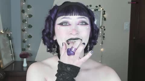 sophie  online show from December 19, 2025, 12:28 am