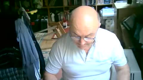 Snapshot of bluebox65 chatting on October 18, 2025, 12:17 pm bluebox65 online show from October 18, 2025, 12:17 pm