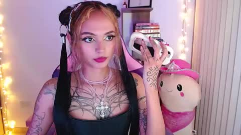 Snapshot of bluee_v chatting on September 14, 2025, 3:05 am Im Abril .. Nice to meet you thumb up me please its important INDEPENDENT MODEL online show from September 14, 2025, 3:05 am