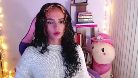 Snapshot of bluee_v chatting on September 18, 2025, 12:45 am Im Abril .. Nice to meet you thumb up me please its important INDEPENDENT MODEL online show from September 18, 2025, 12:45 am