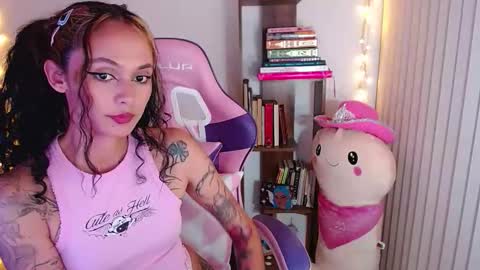 Snapshot of bluee_v chatting on September 22, 2025, 1:07 am Im Abril .. Nice to meet you thumb up me please its important INDEPENDENT MODEL online show from September 22, 2025, 1:07 am