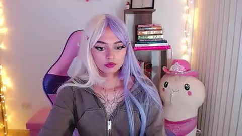 Snapshot of bluee_v chatting on October 1, 2025, 1:11 am Im Abril .. Nice to meet you thumb up me please its important INDEPENDENT MODEL online show from October 1, 2025, 1:11 am