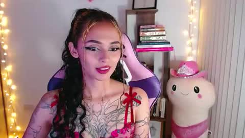 Snapshot of bluee_v chatting on October 17, 2025, 1:20 am Im Abril .. Nice to meet you thumb up me please its important INDEPENDENT MODEL online show from October 17, 2025, 1:20 am