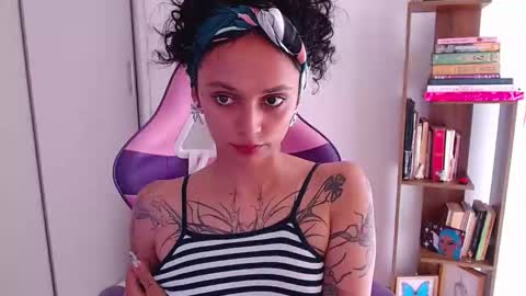 Im Abril .. Nice to meet you  thumb up me please its important  INDEPENDENT MODEL online show from March 24, 2026, 6:57 pm