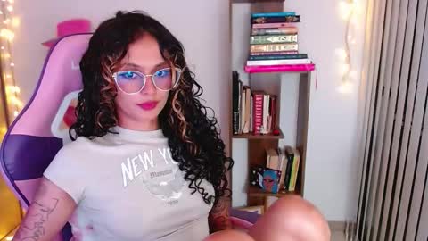 Im Abril .. Nice to meet you  thumb up me please its important  INDEPENDENT MODEL online show from April 28, 2026, 2:27 am