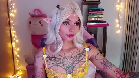 Im Abril .. Nice to meet you  thumb up me please its important  INDEPENDENT MODEL online show from May 7, 2026, 2:06 am