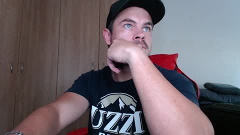 Snapshot of blueeyeboy0 chatting on January 6, 2025, 12:35 pm blueeyeboy0 online show from January 6, 2025, 12:35 pm