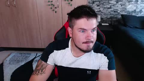 blueeyeboy0 online show from November 20, 2025, 8:03 am