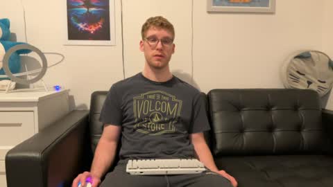 blueeyedtallguy online show from December 22, 2024, 1:12 am