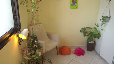 FLORAA online show from December 19, 2024, 1:18 pm