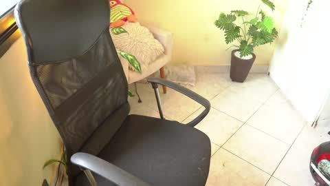 FLORAA online show from January 7, 2025, 10:43 am