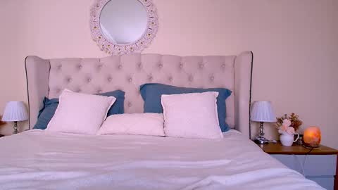 FLORAA online show from December 16, 2025, 1:16 pm