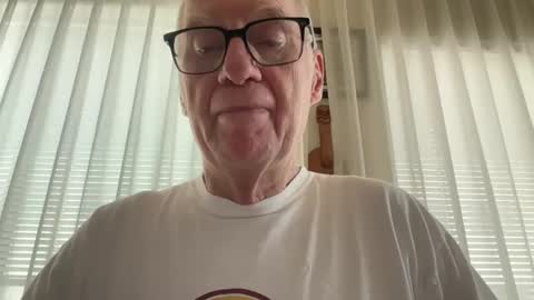 Blueyedudeseattle online show from May 8, 2026, 3:28 pm